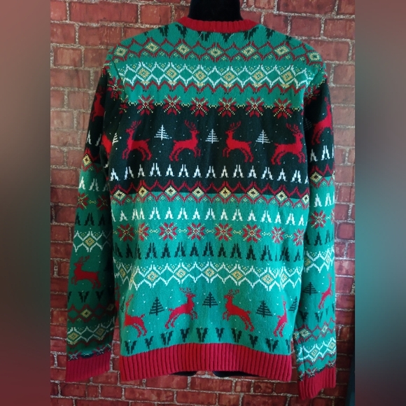 𝑪𝒆𝒍𝒆𝒃𝒓𝒂𝒕𝒆 𝑻𝒐𝒈𝒆𝒕𝒉𝒆𝒓 𝑭𝒆𝒔𝒕𝒊𝒗𝒆 𝑹𝒆𝒊𝒏𝒅𝒆𝒆𝒓 𝑺𝒘𝒆𝒂𝒕𝒆 - Picture 3 of 12